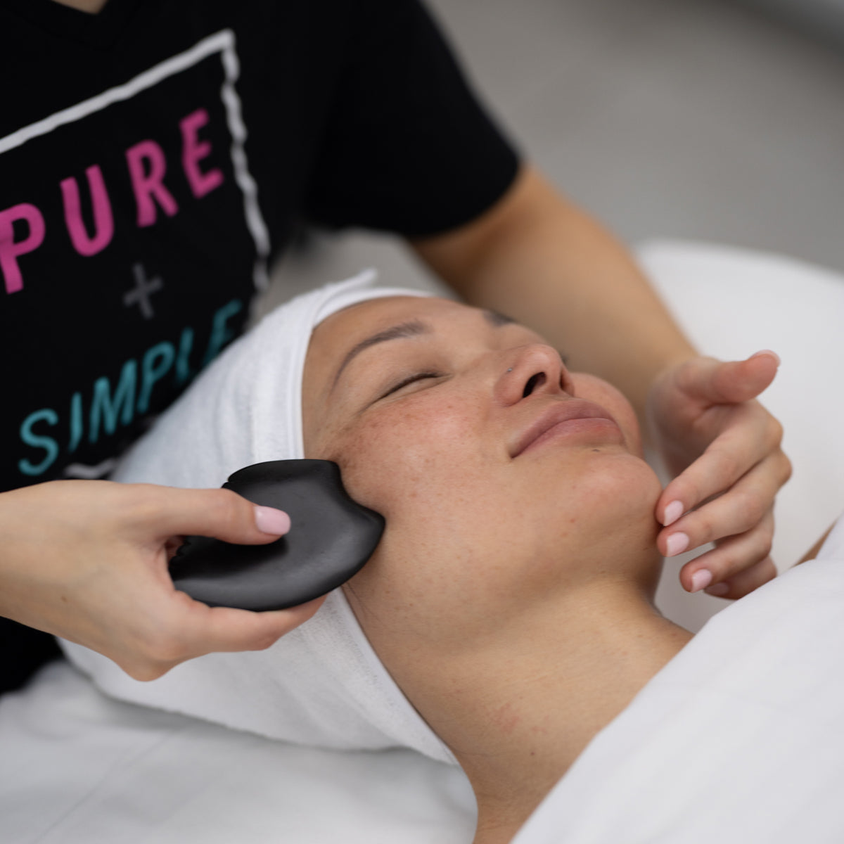 Sculpting Gua Sha Facial